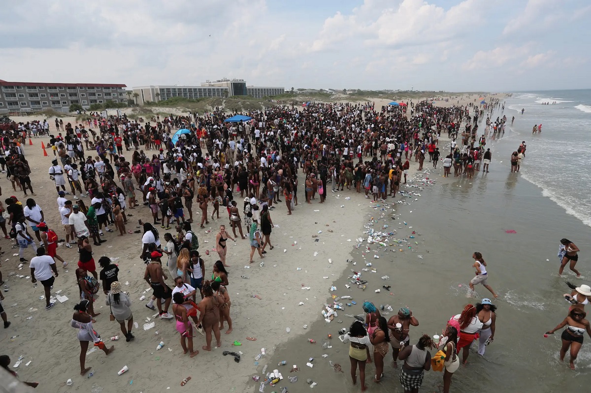 Officials on Tybee Island reported that an excessive amount of litter was abandoned on the beach over the weekend, enough to fill over 10 ATV carts. 54 spring breakers arrested at Savannah beach party amid booze-filled brawls, beach completely trashed