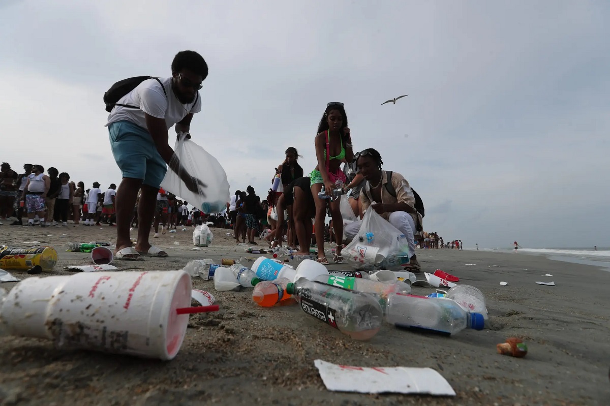 On Monday, a team of students from Savannah State University assisted in the cleanup activities. 54 spring breakers arrested at Savannah beach party amid booze-filled brawls, beach completely trashed