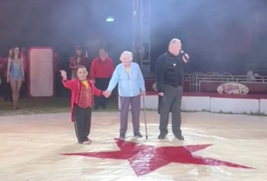 99-year-old woman accomplishes dream of having knives thrown at her during circus show