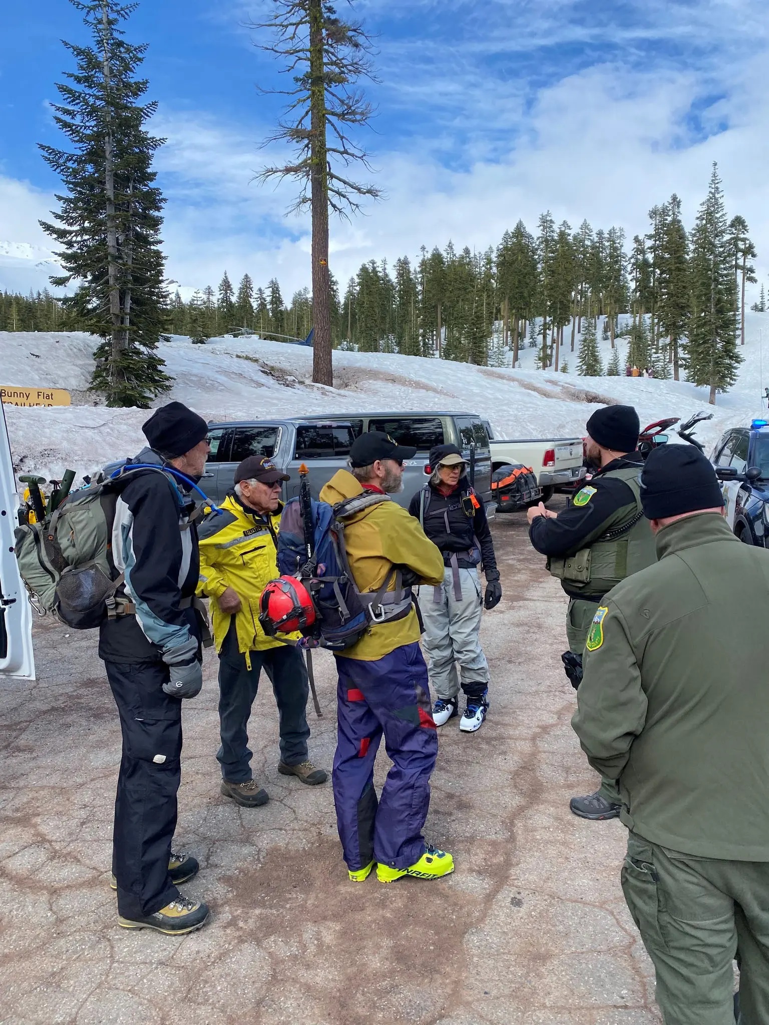 On Saturday, two climbers were struck by an avalanche on Mount Shasta, prompting rescuers to ascend 6,000 feet to reach them. (Siskiyou County Sheriffâs Office/Facebook) California climbers buried in avalanche at 12,000 feet carried to safety after daring 11-hour rescue