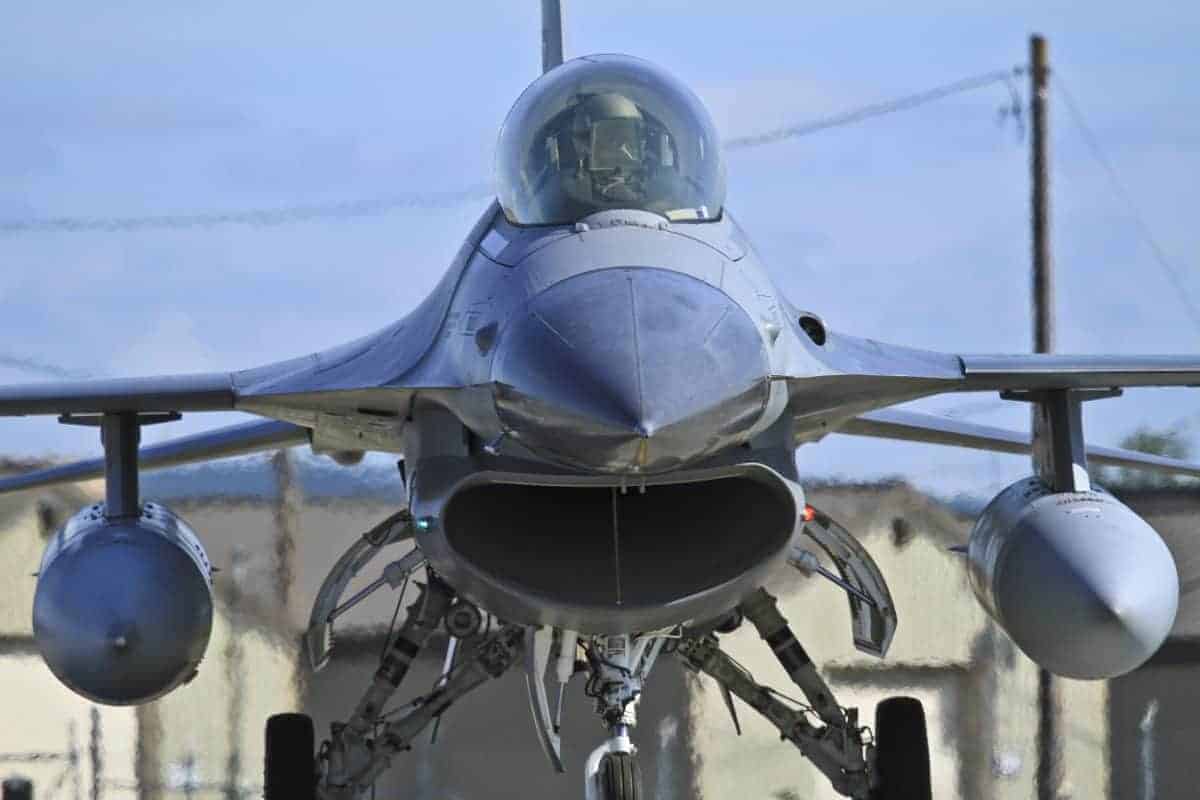 F-16 F 16 F16 Iraq fighter jet