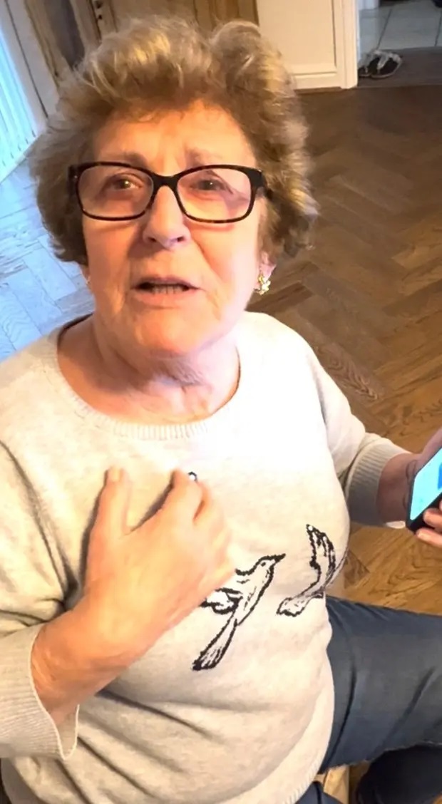 Grandma thought she was texting Robert De Niro, but her granddaughter knew it was a scam, ‘I couldn’t stop laughing’ A grandmother fell for a scam believing she was chatting online with Robert De Niro.