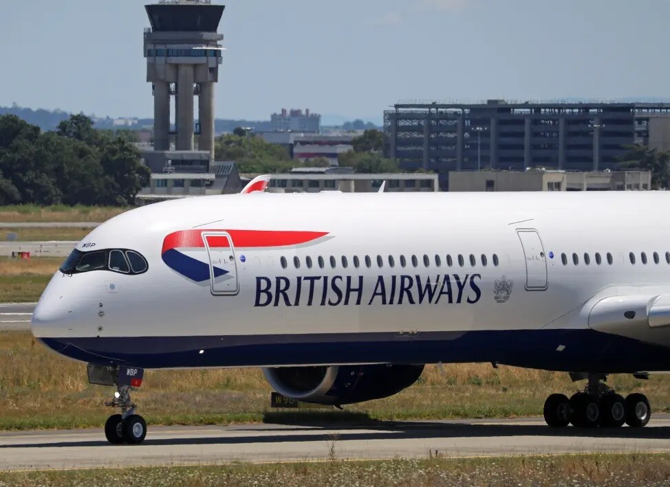 Married British Airways pilot snorted cocaine off topless woman’s chest before he tried to fly: ‘I’ve been a very naughty boy’