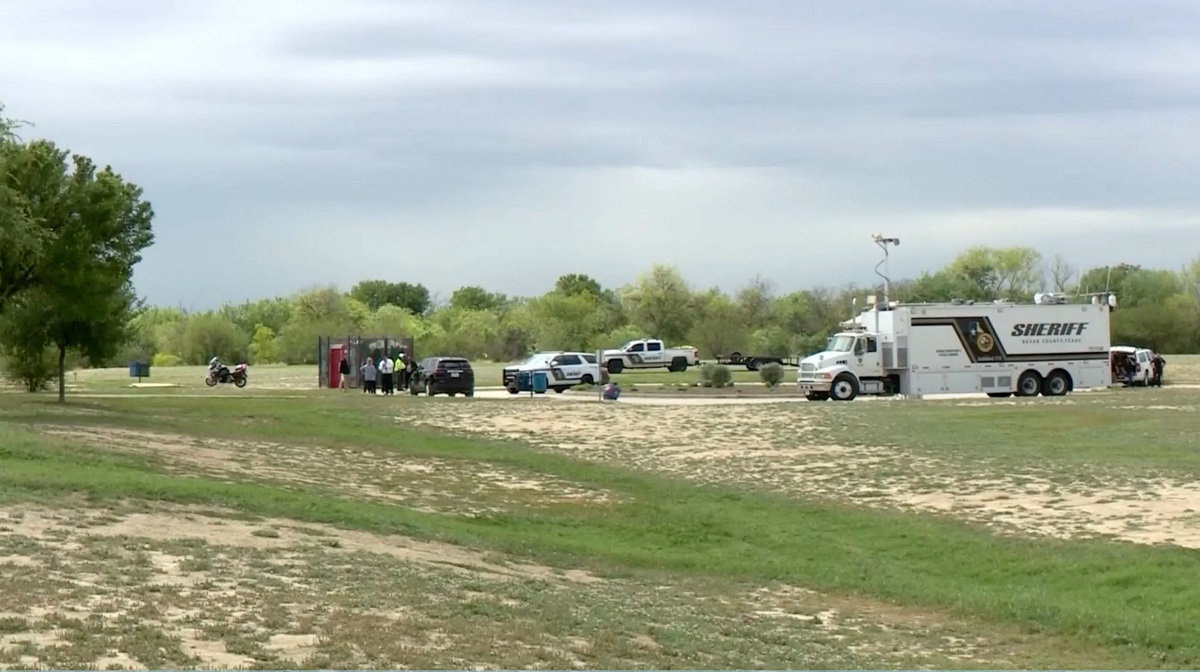 Mom made 3-year-old son say ‘goodbye to daddy’ on camera before shooting boy dead in murder-suicide Officials also disclosed that the young child was the focal point of a legal dispute over custody. (KENS 5)