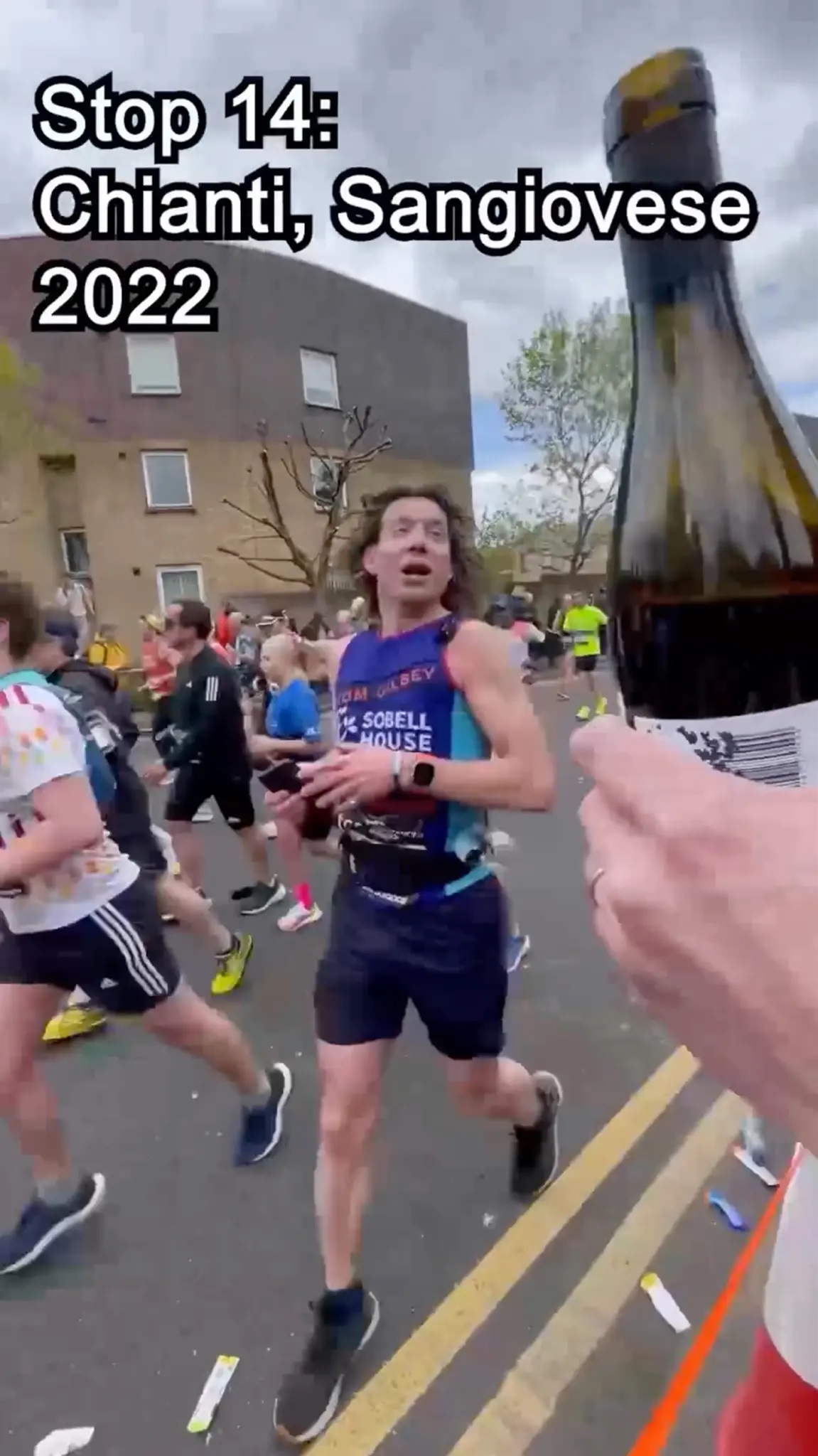 Runner chugs 25 glasses of wine during London marathon, ‘I was totally exhausted’ Tom Gilbey wants “everybody to have a silly idea for a good cause and see what happens.” (Tom Gilbey/Instagram)