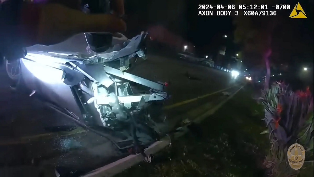 Suspect dies after crashing stolen $250,000 Lamborghini during 113 mph police pursuit