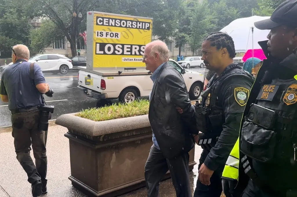 Ben & Jerry’s co-founder Ben Cohen arrested during DC Julian Assange prosecution protest
