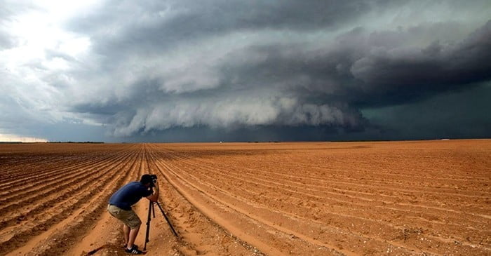 ohio cops shoots shot journalist for taking photos pictures of a thunderstorm
